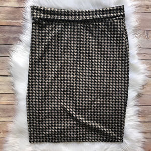 LulaRoe Houndstooth Cassie